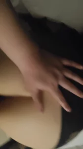 性瘾妹子被按在床上狠狠的干