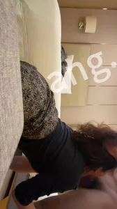 （原创）首次3p！骚货母狗背着男朋友3p人生第一次被操喷水
