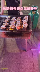 老婆姨妈结束后最发骚的时候，刚好老哥过来了，3P安排，操出不少白浆